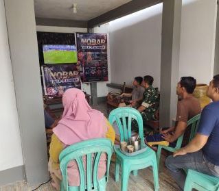 Koramil 1210-07/Air Besar Hadirkan Suasana Kebersamaan Melalui Nobar Argentina vs Swiss