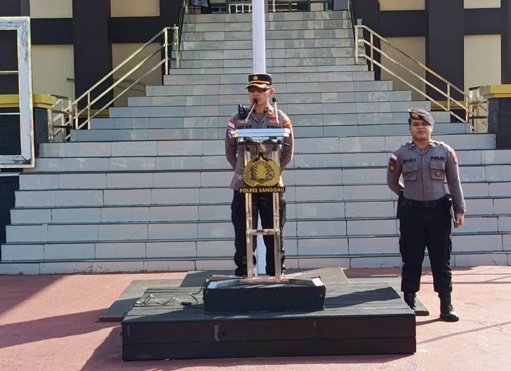 Photo of Wakapolres Sanggau Tekankan Disiplin dan Kesiapsiagaan Personel Saat Pimpin Apel Pagi