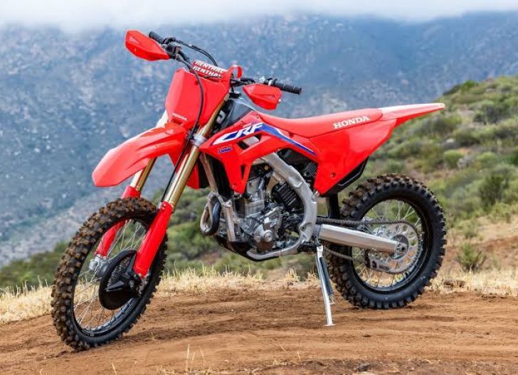 Photo of Valrossi Sabet Podium Perdana MX2 Kejurnas Motocross 2026 Bersama Honda CRF250R 