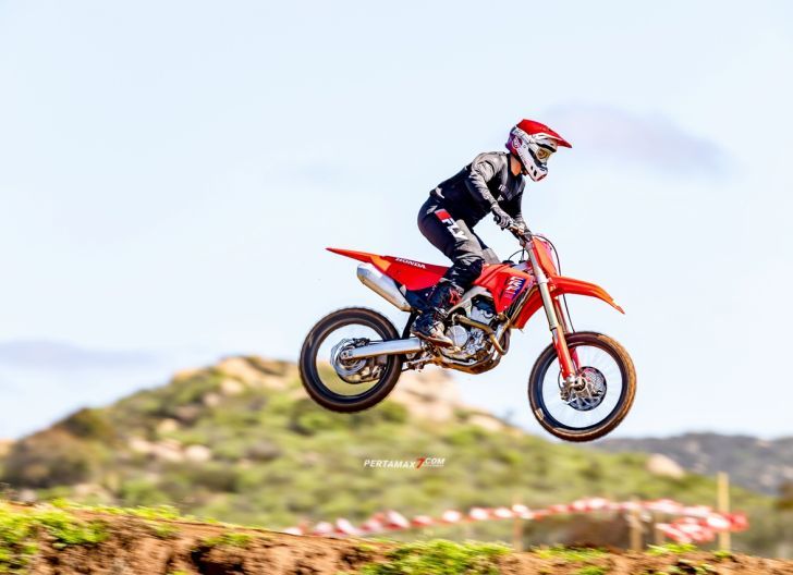 Photo of Debut Gemilang, Valrossi Naik Podium Perdana MX2 Kejurnas Motocross 2026 