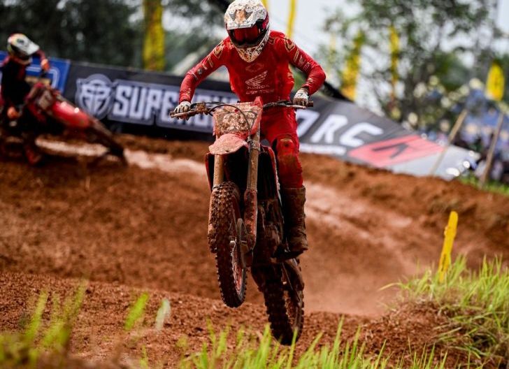 Photo of Valrossi Tampil Kompetitif, Honda CRF250R Antar Raihan Podium Perdana MX2 
