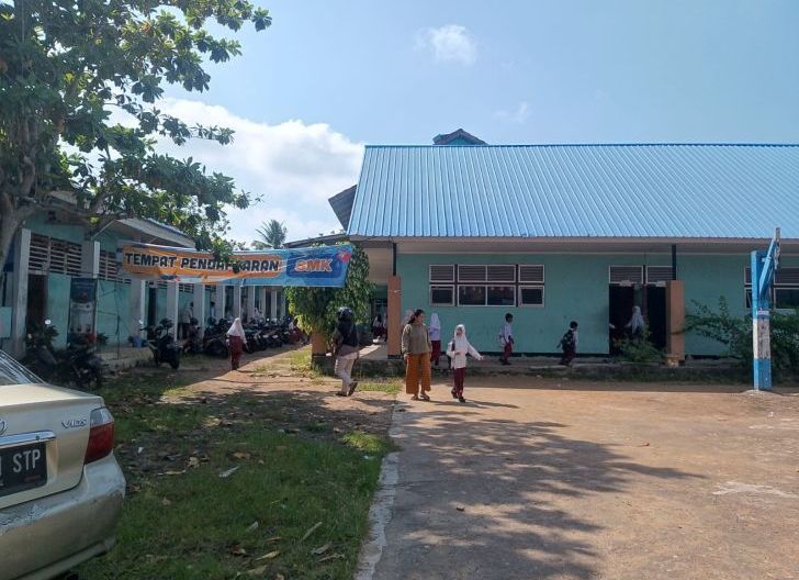 Photo of Tuntut Kejelasan dan Transparansi Sekolah, 19 Guru SMK Koperasi Pontianak Tiga Bulan Tak Terima Honor