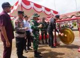 Photo of TMMD Reguler Perbatasan ke-129 Kodim 1206/Putussibau Resmi Dibuka, Bangun Akses Jalan Ulak Pauk-Belatung