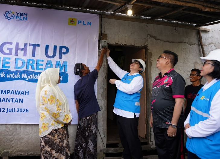 Photo of PLN UID Kalbar Hadirkan Terang bagi Tujuh Keluarga di Wajok Hilir melalui Program Light Up The Dream