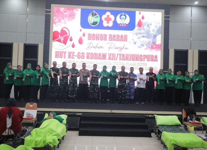 Photo of Wujudkan Sinergitas Kemanusiaan, Brimob Kalbar Ambil Bagian dalam Donor Darah HUT ke-68 Kodam XII/Tpr