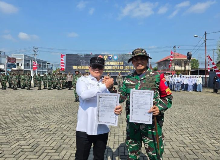 Photo of Percepat Pembangunan dan Dongkrak Kesejahteraan Warga, TMMD Imbangan ke-129 Kodim 1207/Ptk Resmi Dimulai di Desa Pal 9