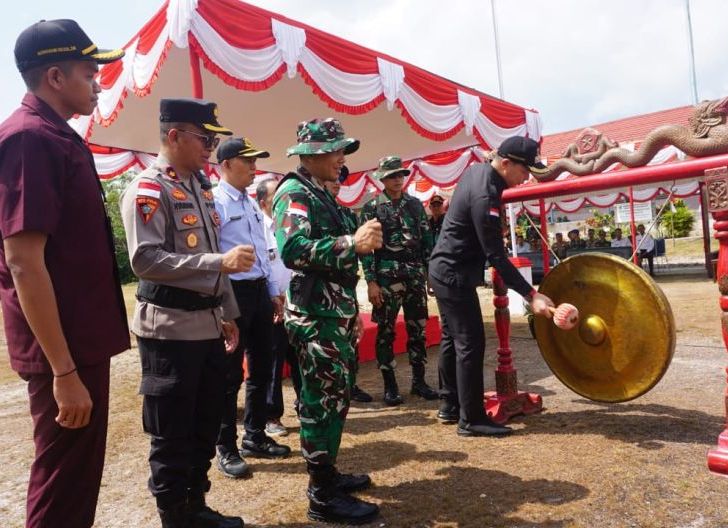 Photo of TMMD Reguler Perbatasan ke-129 Kodim 1206/Putussibau Resmi Dibuka, Bangun Akses Jalan Ulak Pauk-Belatung