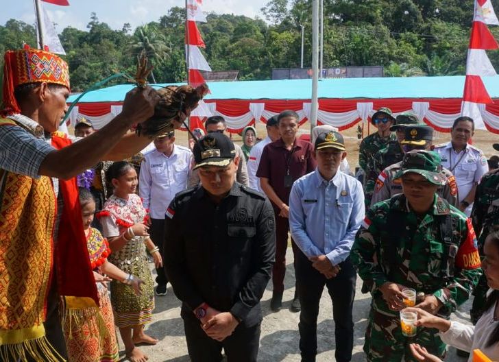 Photo of Dandim 1206/Putussibau, Bupati dan Forkopimda Disambut Antusias Warga Ulak Pauk