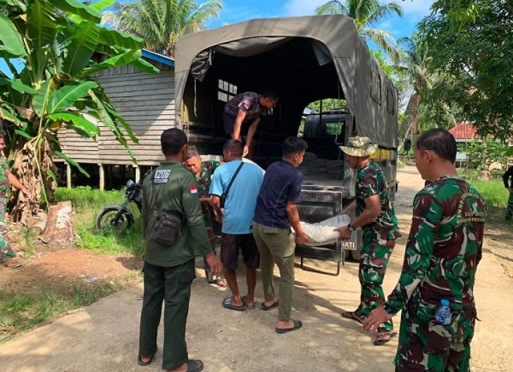 Photo of TMMD Reguler Perbatasan ke-129 Kodim 1206/Putussibau Bangun Akses Jalan Ulak Pauk–Belatung, Warga Sambut Antusias