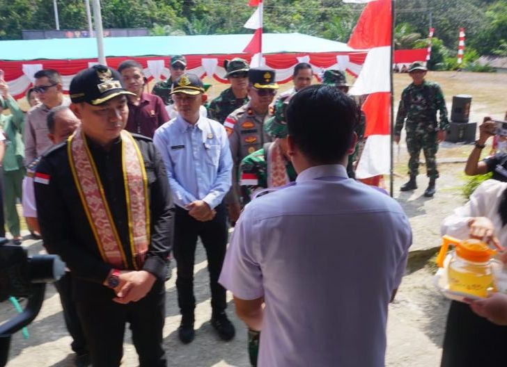 Photo of Semangat Membangun, TMMD Reguler Perbatasan ke-129 Disambut Antusias Warga Desa Ulak Pauk 