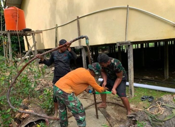 Photo of TNI Bangun Sumur Bor Demi Tingkatkan Kesehatan Warga Perbatasan