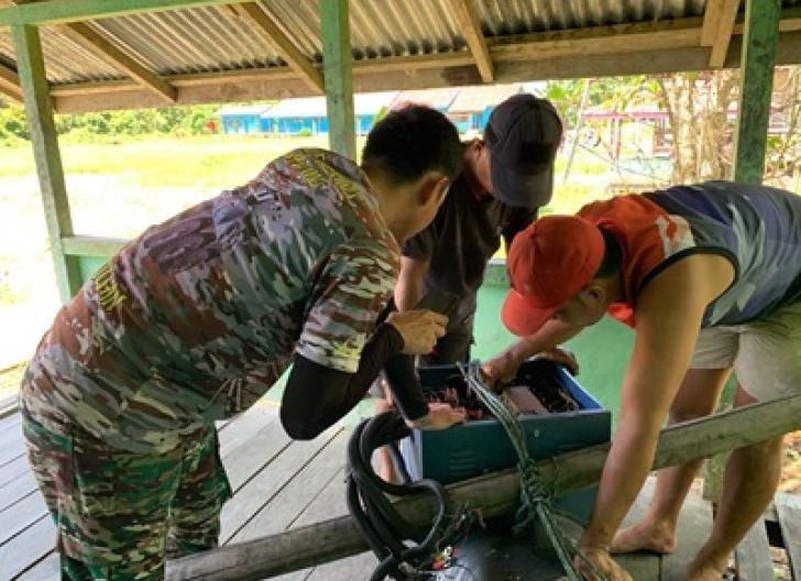 Photo of Respons Cepat Satgas TMMD Bantu Perbaiki Genset Listrik Desa