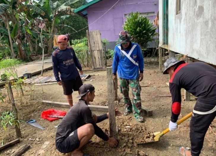 Photo of TNI dan Warga Bersatu Bangun Rumah Layak bagi Keluarga Kurang Mampu