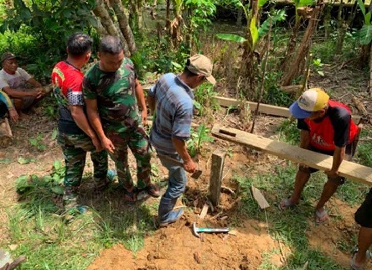 Photo of Kekompakan TNI dan Warga Warnai Pembangunan MCK Program TMMD