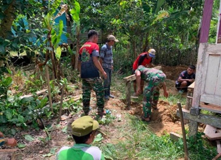 Photo of Gotong Royong Jadi Kekuatan Pembangunan MCK di Desa Belatung