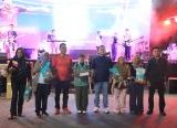 Photo of Dandim 1207/Pontianak Kolonel Inf robbi Firdaus, S.E., M.Si Hadiri Nonton Bareng Bola Gembira di Halaman Kantor Walikota Pontianak
