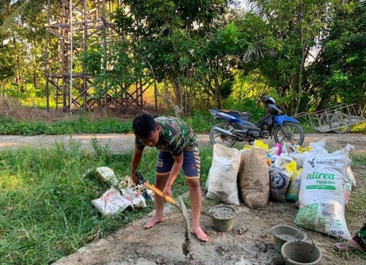 Photo of Keahlian Pertukangan Anggota Satgas Jadi Kunci Percepatan Pembangunan TMMD 
