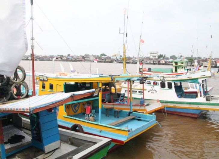 Photo of Nelayan Pontianak Terima Bantuan BBM Subsidi dan Sarana Tangkap, Biaya Melaut Lebih Ringan