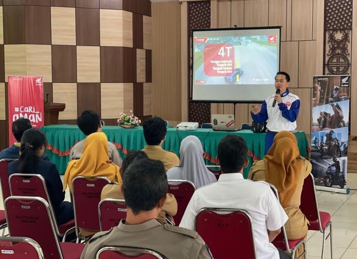 Photo of Perkuat Budaya Berkendara Aman bagi Aparatur, Astra Motor Kalbar Gandeng Kecamatan Pontianak Barat Selalu Cari Aman