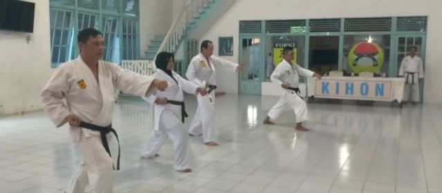 219 Atlet INKAI Se-Kalbar Ikuti Ujian Kenaikan DAN di Singkawang