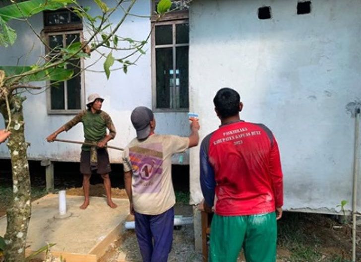 Photo of MCK Gereja Santo Mikael Hampir Rampung, Dansatgas Lakukan Monitoring