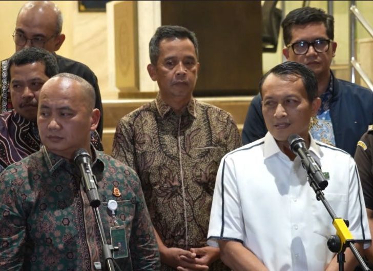 Photo of Tim Sembilan Kejaksaan Agung Tetapkan FA Sebagai Tersangka Dugaan TPPU Ditahan di Rutan KPK