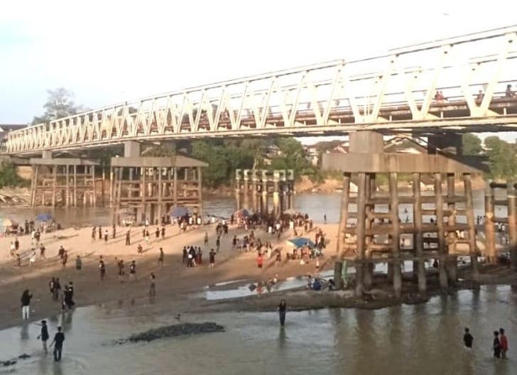 Photo of Wisata Dadakan di Tengah Sungai Pinoh dan Melawi