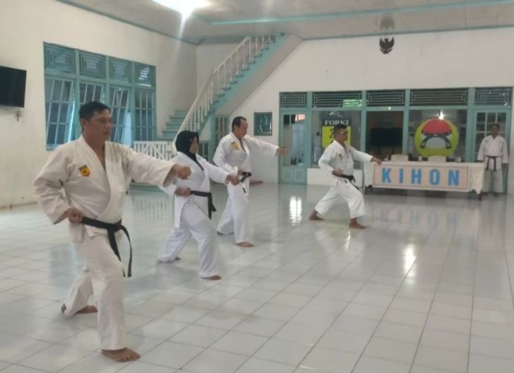 Photo of 219 Atlet INKAI Se-Kalbar Ikuti Ujian Kenaikan DAN di Singkawang