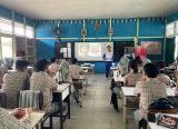 Photo of Astra Motor Kalbar Tanamkan Budaya Cari Aman kepada Pelajar SMAN 5 Pontianak Melalui Edukasi Safety Riding
