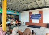 Photo of DLH Singkawang dan FISIP Untan Edukasi Warga Sedau Kelola Sampah Lewat Bank Sampah