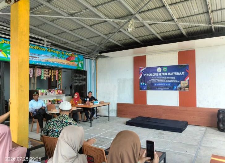 Photo of DLH Singkawang dan FISIP Untan Edukasi Warga Sedau Kelola Sampah Lewat Bank Sampah