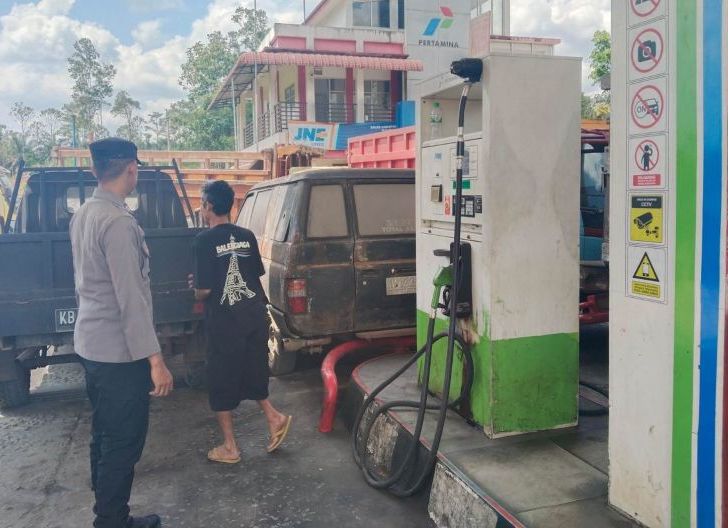 Photo of Patroli BBM di Tayan Hulu Pastikan Pasokan Aman, Polsek Tegaskan Tak Ada Panic Buying di SPBU