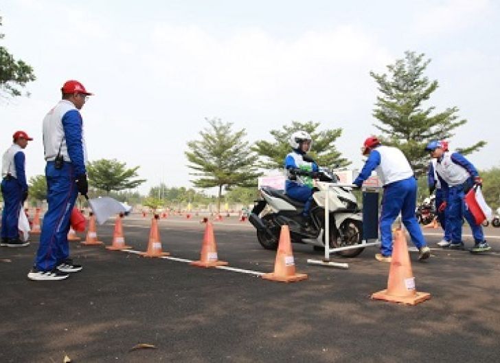 Photo of Safety Riding Camp 2026 Dorong Guru, Pelajar, dan Mahasiswa Jadi Duta Keselamatan Berkendara 