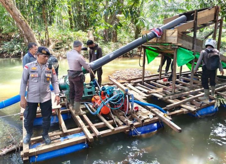 Photo of Sinergi Masyarakat dan Polisi Jaga Kondusivitas, Penanganan PETI di Meliau Masuki Tahap Penertiban