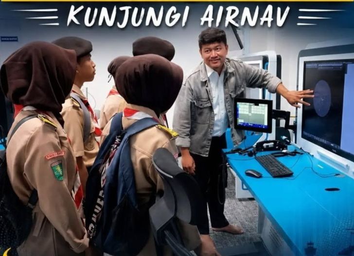 Photo of Kenali Dunia Navigasi Penerbangan, Saka Dirgantara Lanud Supadio Kunjungi AirNav