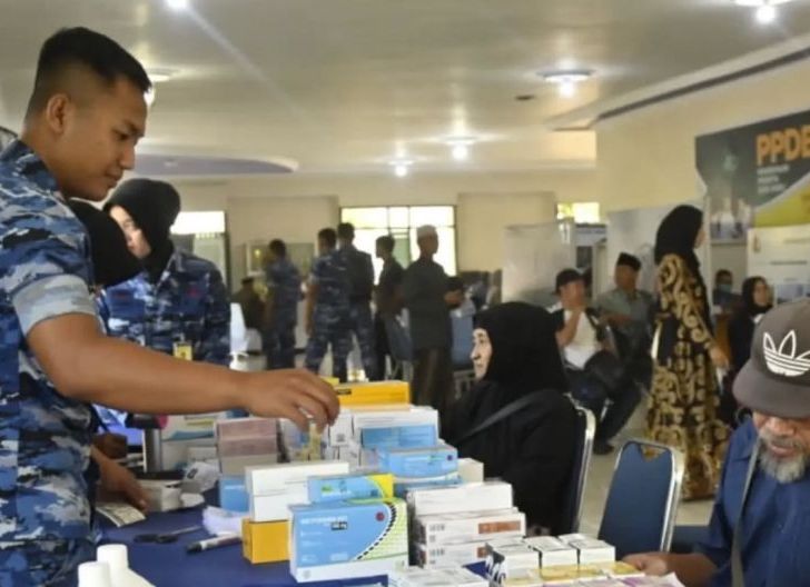 Photo of Wujud Pengabdian kepada Masyarakat, Lanud Supadio Layani Ratusan Warga Melalui Pengobatan Massal