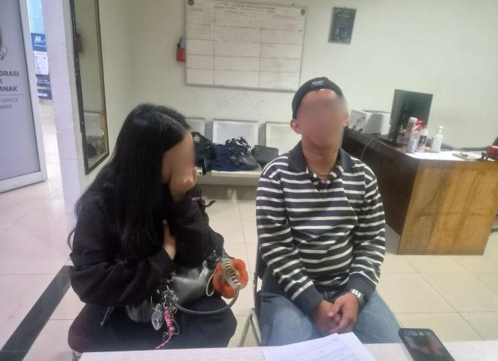 Photo of Modus Wisata Doang, Petugas Imigrasi Pontianak Bongkar 124 Kasus PMI Siluman dalam 7 Bulan
