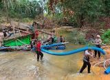 Photo of Polsek Meliau Tertibkan PETI di Sungai Boyan, Aktivitas Penambangan Ilegal Berhasil Dihentikan