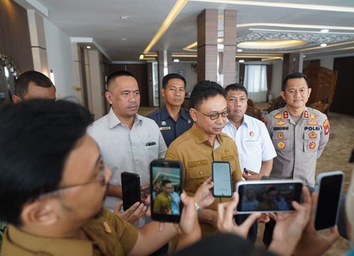 Photo of Pelaku Karhutla Terancam Denda dan Proses Hukum, Pemkot Pontianak Segel Lahan Terbakar
