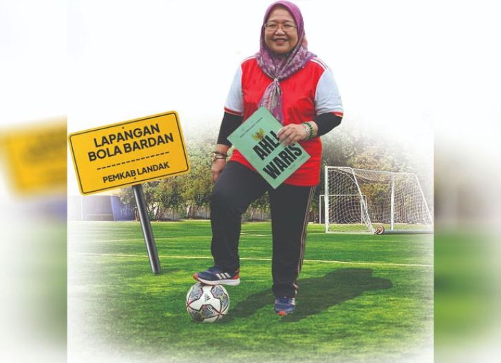 Photo of Saya Akan Berjuang Sampai Mati, Seorang Ibu Gugat Pemkab Landak dalam Sengketa Kepemilikan Lapangan Bardan, Dokumen Asli Kepemilikan Ahli Waris Dihilangkan BPN Landak