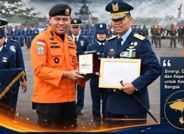 Photo of Kado Hari Bakti ke-79 TNI AU, Danlanud Supadio Terima Piagam Penghargaan Basarnas atas Dukungan Operasi SAR Helikopter PK-CFX
