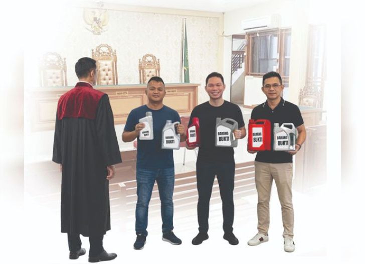 Photo of Terungkap BB Oli Palsu Milik Fondri & Wendi, Tiga Bos Pemasok Oli Palsu Hadir di Sidang Edi Chow