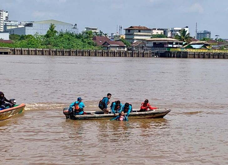 Photo of Disporapar Kalbar Bekali Pelaku Wisata Kemampuan Rescue di Air