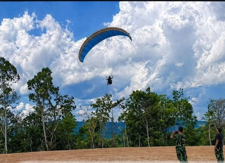 Photo of Jalan Menuju Langit Khatulistiwa, Dari Bukit Sunyi Sambora Menuju Gerbang Baru Sport Tourism Kalimantan Barat Lewat Potensi Dirgantara