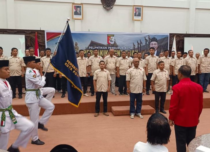 Photo of Dilantik Krisantus Kurniawan: Budi Sulistiono Resmi Nahkodai Perbakin Pontianak Periode 2025-2029, Era Baru Pembinaan Atlet Tembak