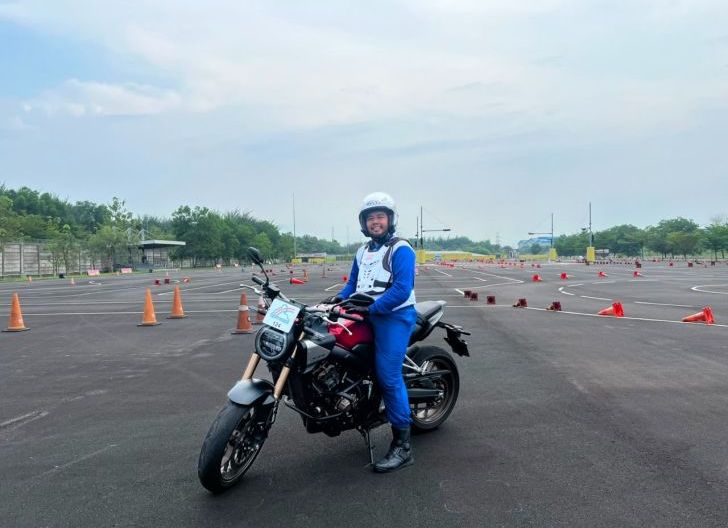 Photo of Ajak Masyarakat Rayakan Kemerdekaan dengan Semangat Cari Aman Melalui Tips Terbaik Berkendara, Astra Motor Kalbar Semarakkan HUT ke-81 Republik Indonesia