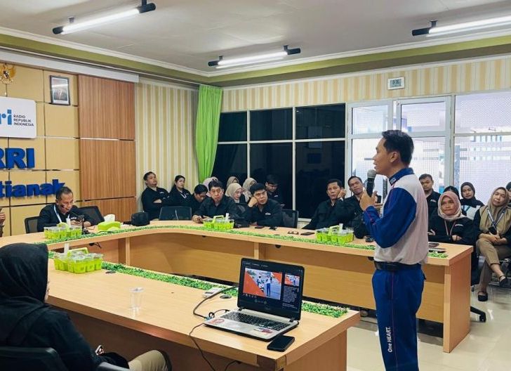 Photo of Perluas Kampanye Cari Aman Lewat Dialog Interaktif di RRI Pontianak, Astra Motor Kalbar Tingkatkan Keselamatan Berkendara