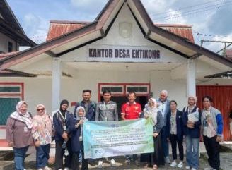 Prodi Manajemen FEB Untan Perkuat Wirausaha Pemuda Perbatasan Melalui KKM-PKM Internasional di Desa Entikong