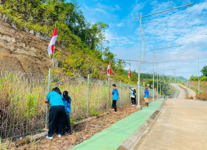 Photo of 3.000 Bendera Merah Putih Berkibar di Perbatasan RI–Malaysia, Camat Jagoi Babang: Mari Jaga Persatuan dan Kedaulatan NKRI