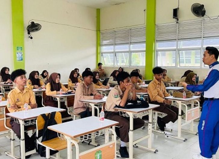 Photo of Perkuat Cari aman di SMAN 11 Pontianak, Astra Motor Kalbar Bekali Pelajar Budaya Tertib Berlalu Lintas